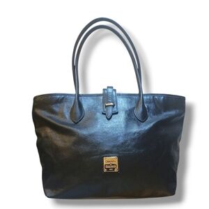 Pre-loved Dooney & Bourke Cindy Medium Canvas Tote